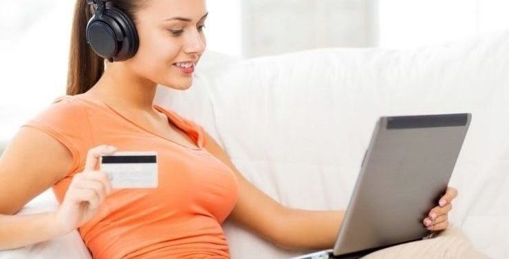 women renting dj equipment online