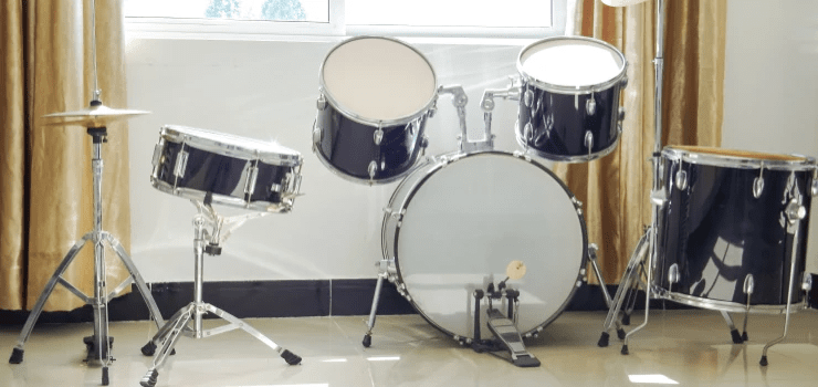 Drums-near-the-window-in-the-room