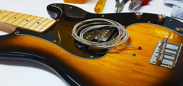 changing the strings of an electric guitar